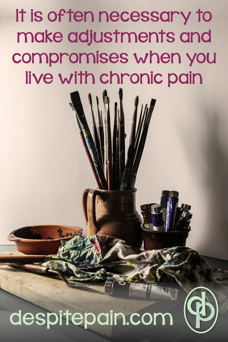Often you need to make adjustments and compromises when you live with chronic pain. Painting, paint brushes.